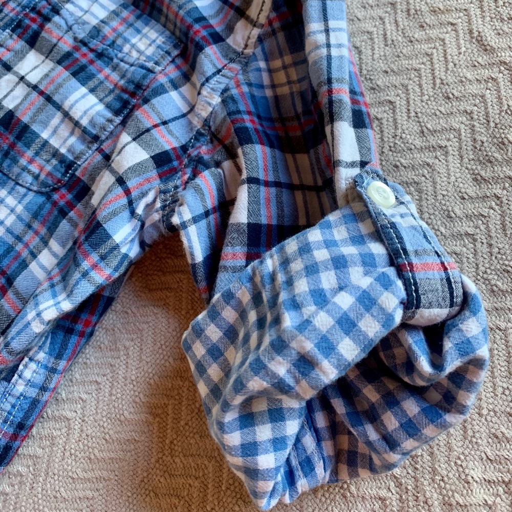 ✨Plaid Button Up - Picture 4 of 7